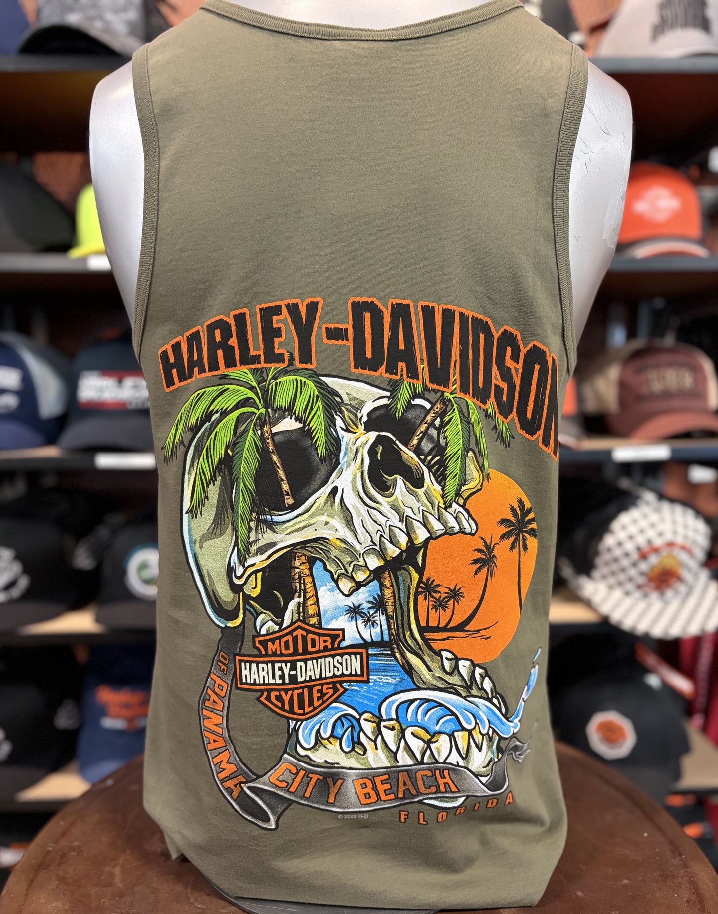 Dealer Wave Skull Tank Top in Grape Leaf